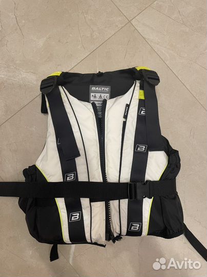 Спасательный жилет