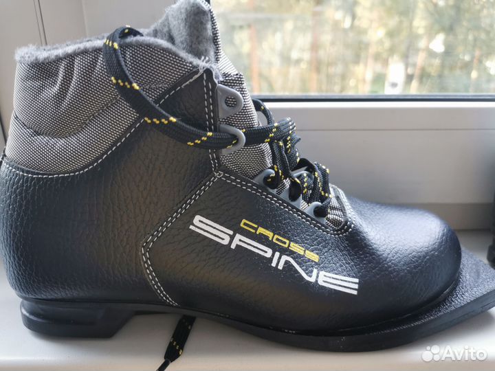 Лыжные ботинки