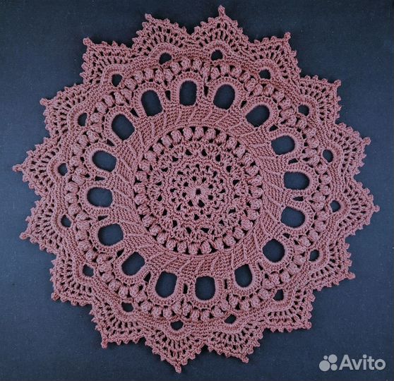 Салфетки рельефные, связанные крючком