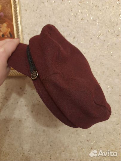 Стильная бордовая кепка Фаберлик