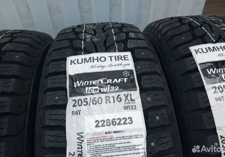 Kumho WinterCraft Ice Wi32 205/60 R16 96T