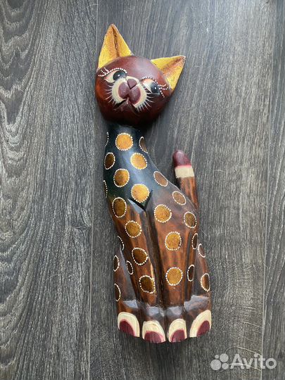 Статуэтка кошки из дерева