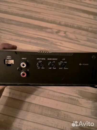 Усилитель-моноблок на сабвуфер JVC 800 ватт