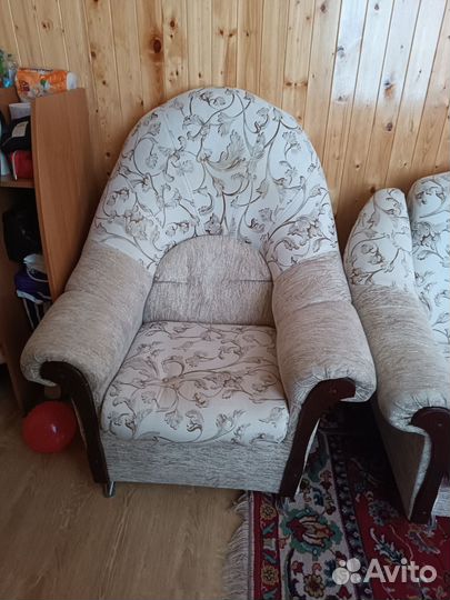 Диван и два кресла