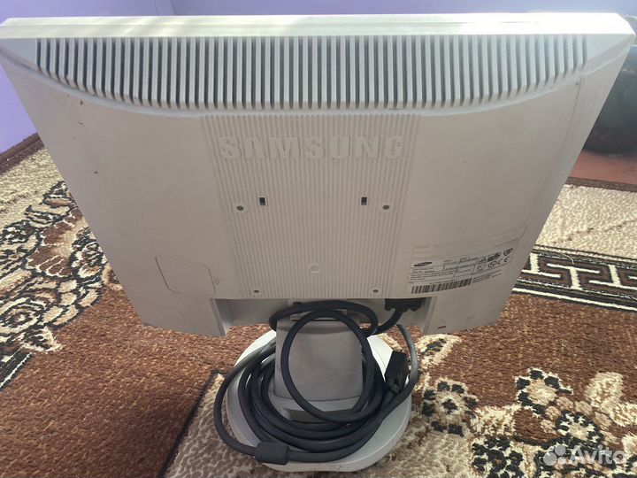 Монитор Samsung