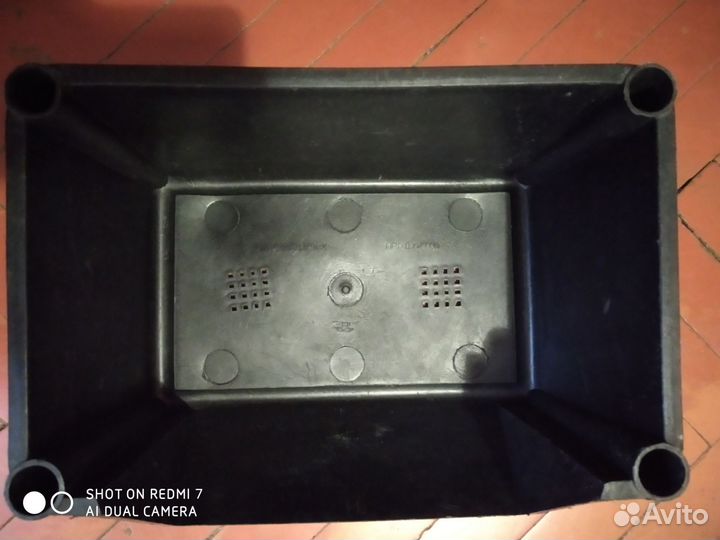 Ящик пластиковый и деревянный