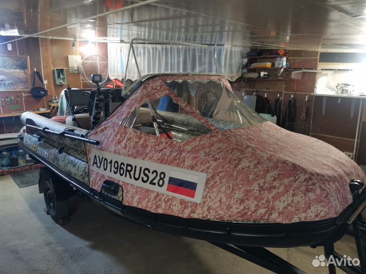 Лодка с мотором