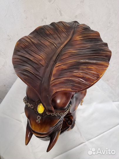 Подставка в виде слона / табурет