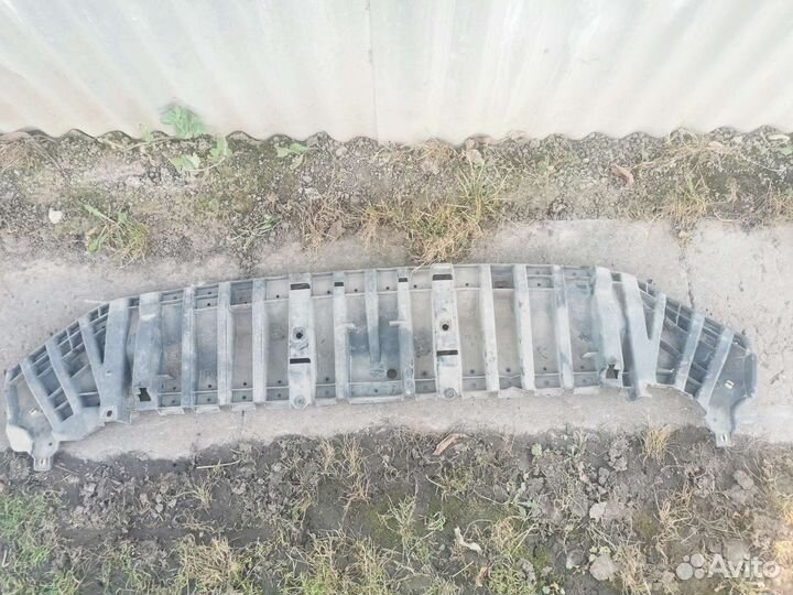 Пыльник переднего бампера Toyota RAV4