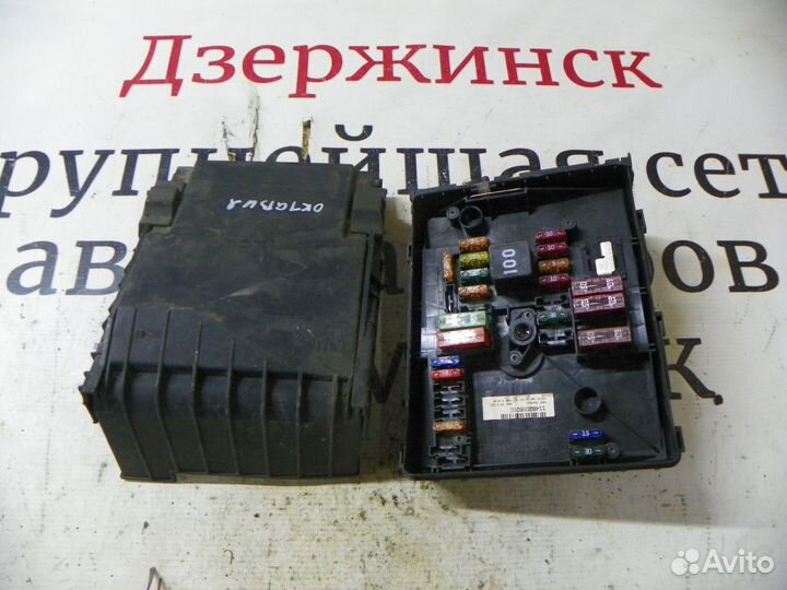 Блок предохранителей под капот основной Skoda Octa