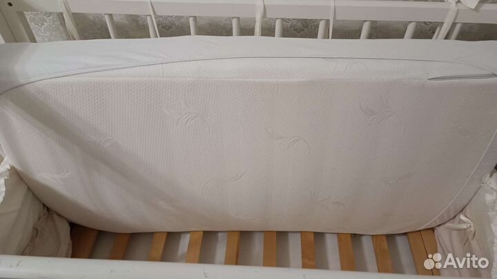 Детская кроватка с продольным маятником