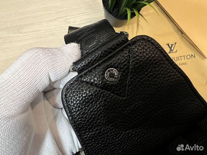 Сумка нагрудная Louis Vuitton кожаная