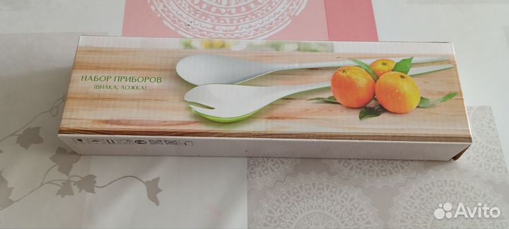 Кувшин, салатник, ложка, вилка