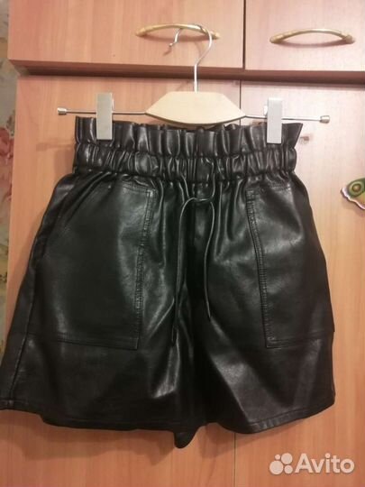 Кожаные шорты женские