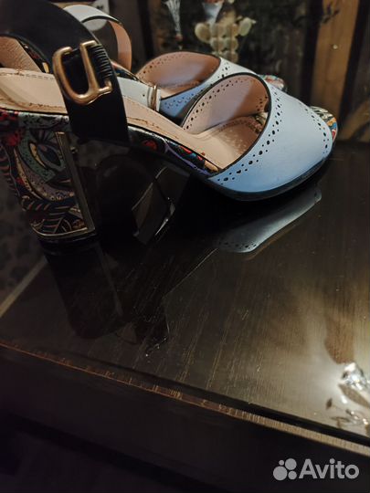 Босоножки кожаные 38