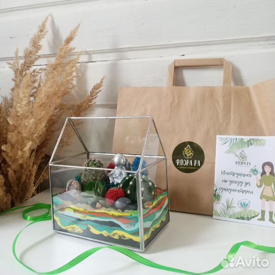 Флорариум с кактусами и Космонавтом