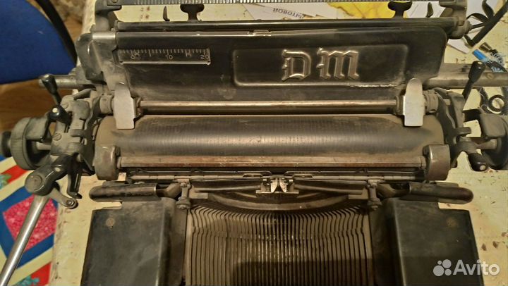 Старинные печатные машинки DM и L.C. Smith & Bros