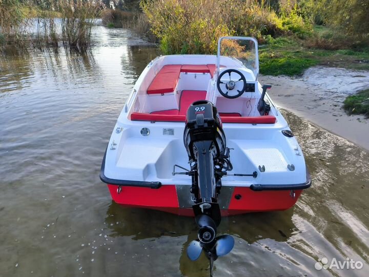 Лодка с рулевым управлением