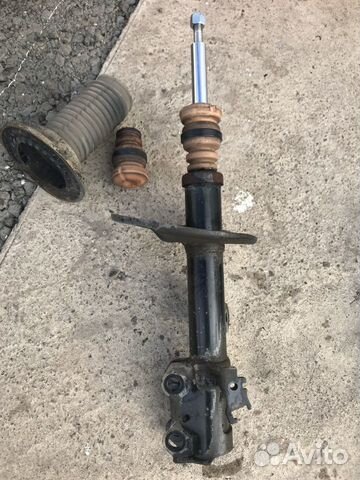 Передняя левая стойка Toyota RAV-4 10г