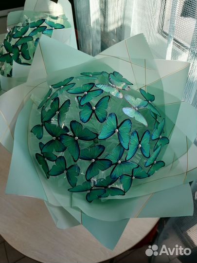 Светящийся букетик из бабочек