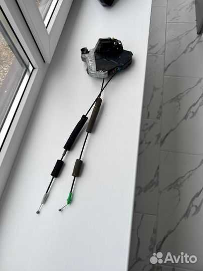 Замок левой двери lexus is