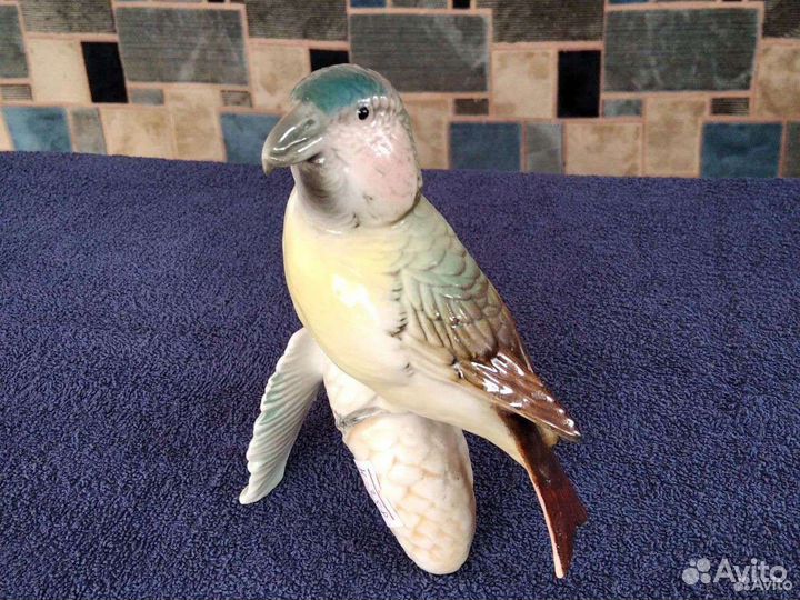 Фарфор. Клёст на шишке. Мануфактура Karl Ens