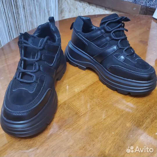 Кроссовки женские 38 размер черные