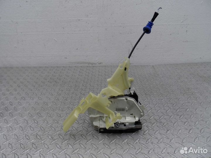 Замок двери задней правой для Volkswagen Passat CC