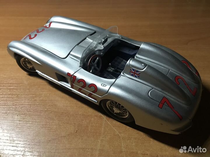 Модель автомобиля Mercedes-Benz 300 SLR