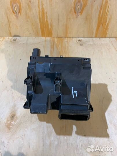 Корпус воздушного фильтра Lexus RX450h 2022