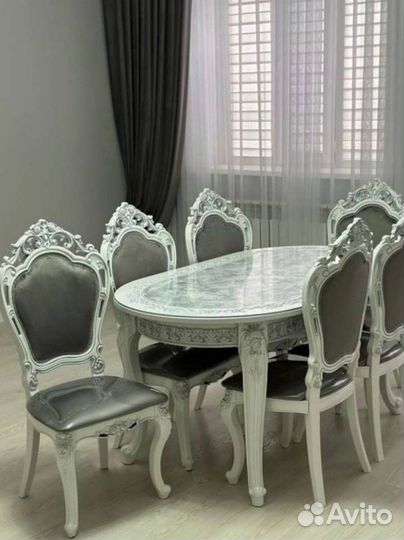 Столы и стулья