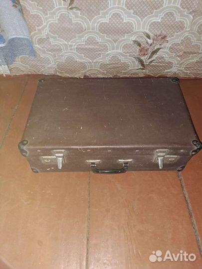 Чемодан старинный