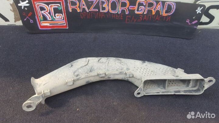 Воздухозаборник Ford Focus 3 хэтчбек 1