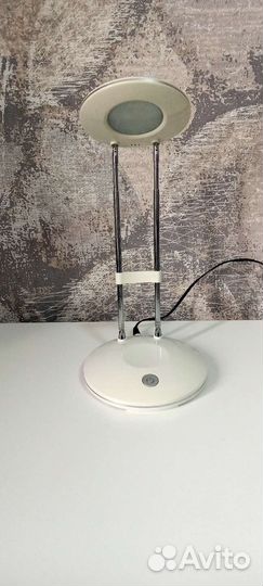 Настольная лампа