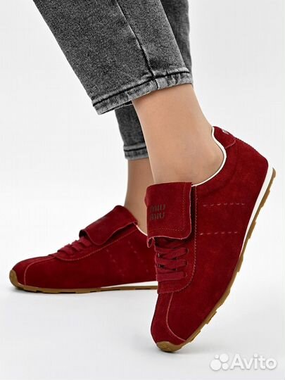 Кроссовки женские