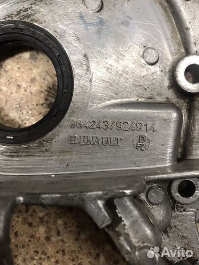 Передняя крышка двигателя Рено Логан 1. 1.6. 8V