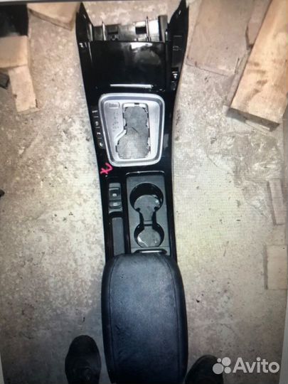 Центральная консоль с подлокотником Kia Proceed 3