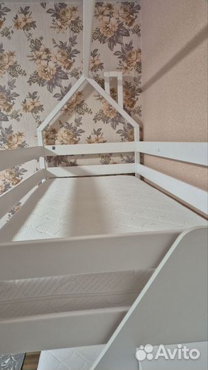 2-х ярусная кровать с лестницей комодом