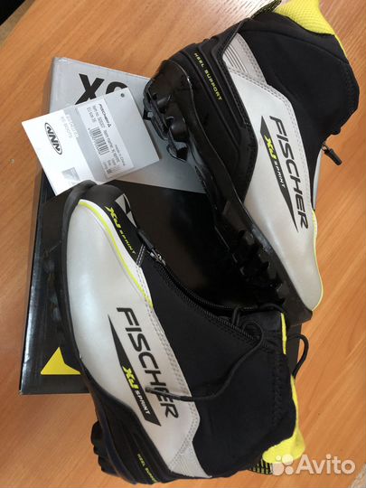 Лыжи беговые с палочками и ботинками