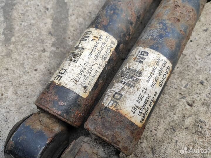 Амортизаторы задние на Opel Vectra C Универсал