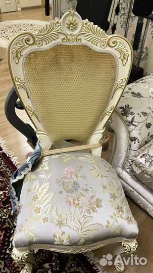 Стол со стульями