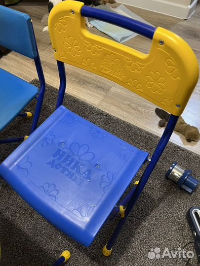 Детский стол и два стульчика