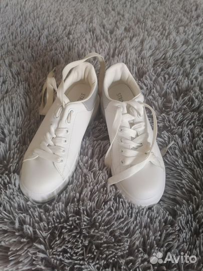 Кроссовки женские