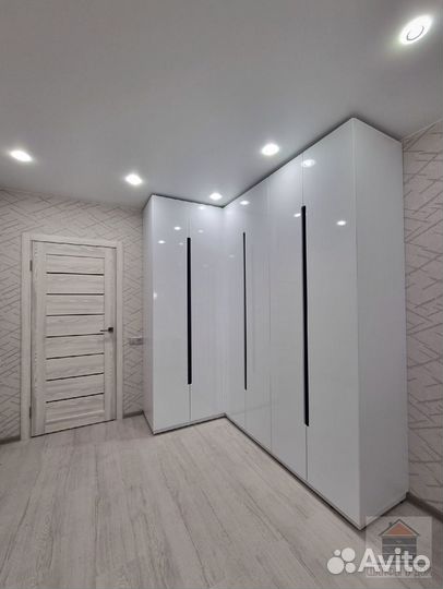 Шкаф с зеркалом