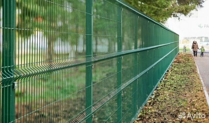 Забор из 3D сетки с металлическими столбами качест