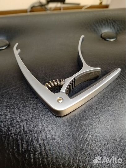 Каподастр для акустической гитары dekko FC-76 SV