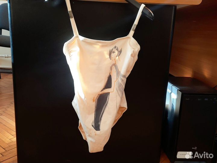 Купальник женский слитный 44 бу