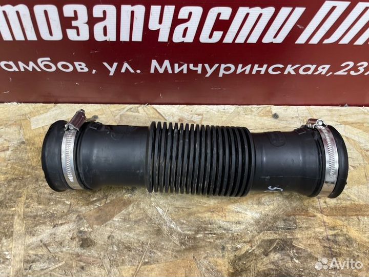 Патрубок воздушного фильтра Renault Duster