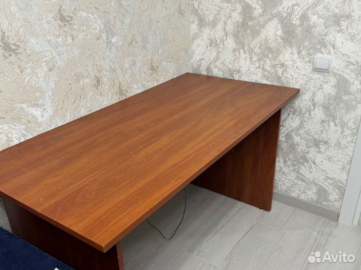 Письменный стол