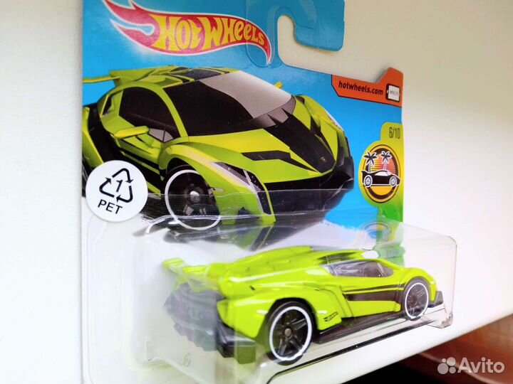 Hot wheels Lamborghini Veneno модель 1:64